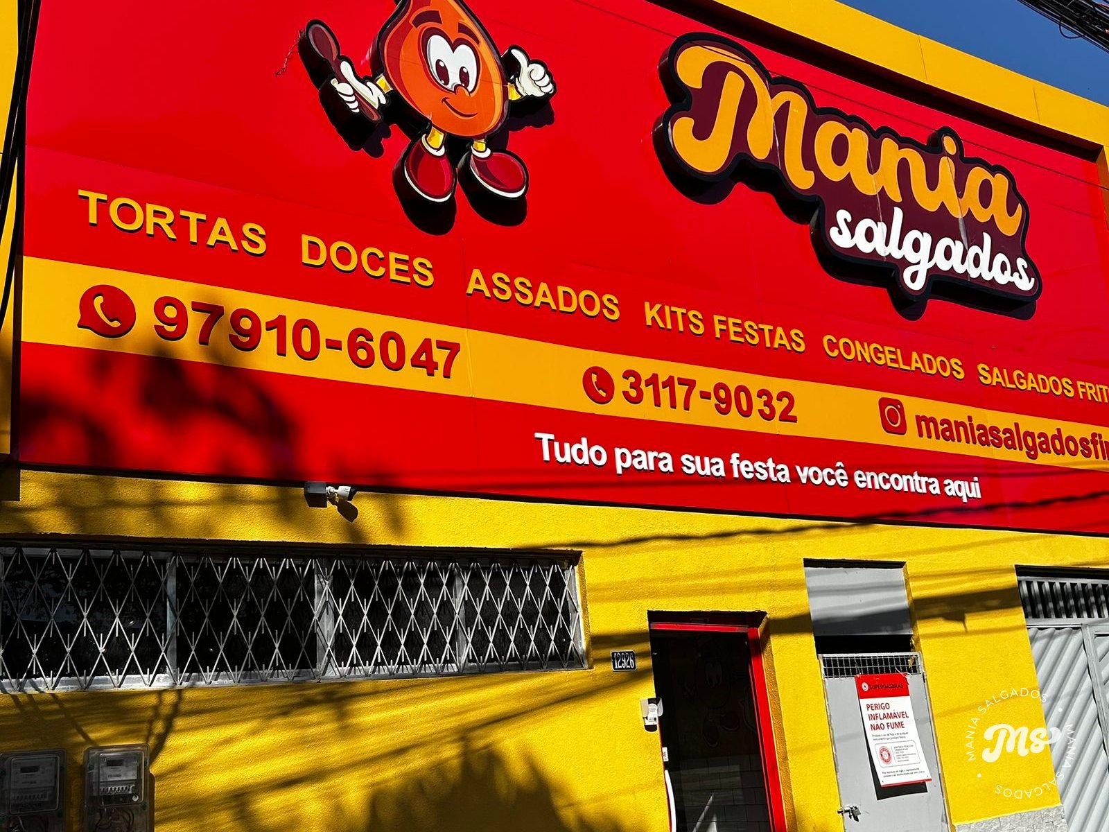 Fachada da loja e fábrica da Mania Salgados, na Pavuna